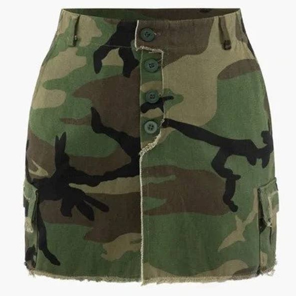 Mica's Camo Frayed Hem Cargo Skirt Olive SZ M NWT - Picture 13 of 13